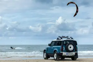 Land Rover Defender 90 Marine Blue Edition