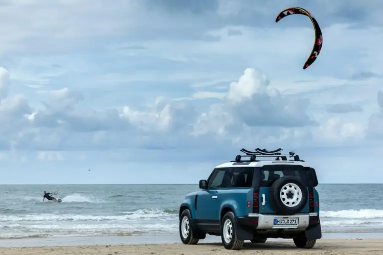 Land Rover Defender 90 Marine Blue Edition - 31