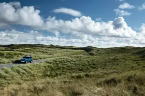 Land Rover Defender 90 Marine Blue Edition