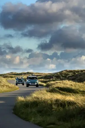 Land Rover Defender 90 Marine Blue Edition