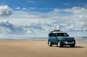 Land Rover Defender 90 Marine Blue Edition