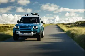 Land Rover Defender 90 Marine Blue Edition