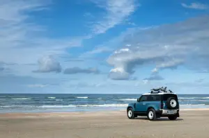 Land Rover Defender 90 Marine Blue Edition