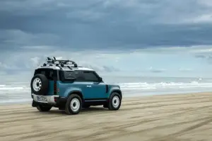 Land Rover Defender 90 Marine Blue Edition