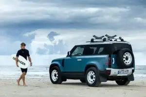 Land Rover Defender 90 Marine Blue Edition