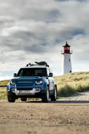 Land Rover Defender 90 Marine Blue Edition