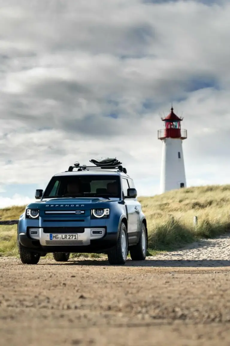 Land Rover Defender 90 Marine Blue Edition - 23