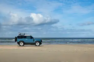 Land Rover Defender 90 Marine Blue Edition - 3