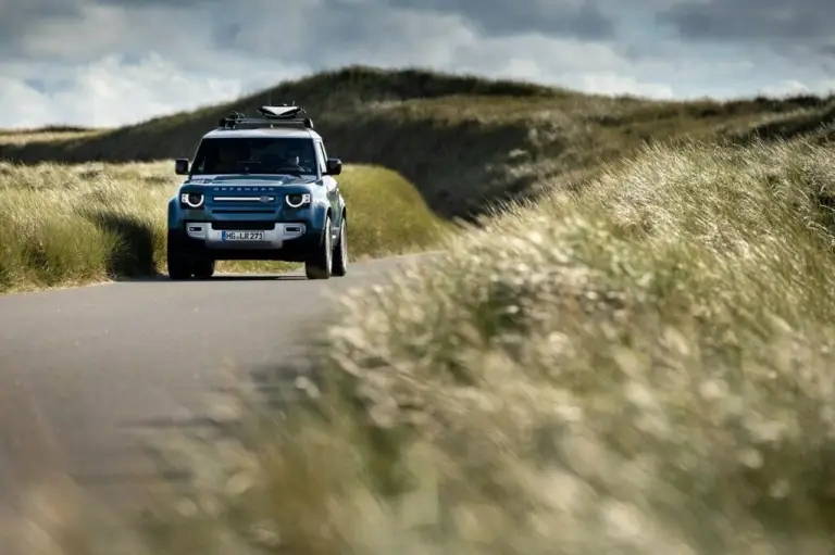 Land Rover Defender 90 Marine Blue Edition - 9