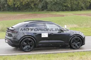 Porsche Macan EV - Foto spia 28-8-2023