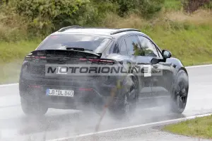 Porsche Macan EV - Foto spia 28-8-2023