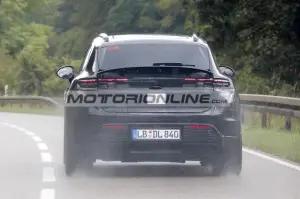 Porsche Macan EV - Foto spia 28-8-2023