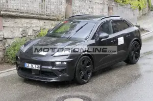 Porsche Macan EV - Foto spia 28-8-2023
