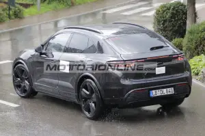 Porsche Macan EV - Foto spia 28-8-2023