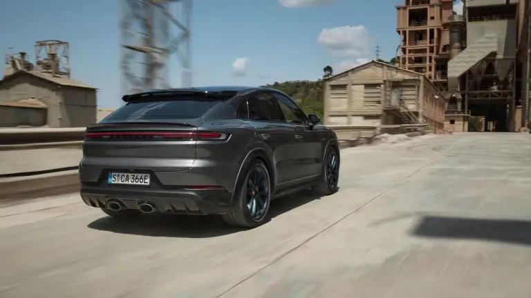 Porsche Cayenne Turbo E-Hybrid 2024 - 15
