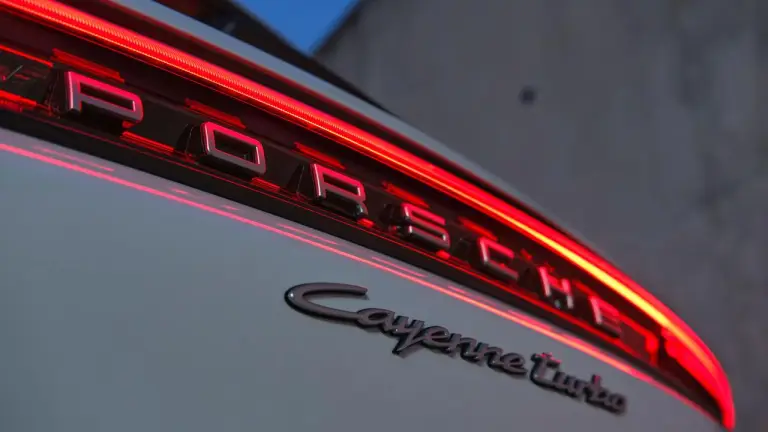 Porsche Cayenne Turbo E-Hybrid 2024 - 24