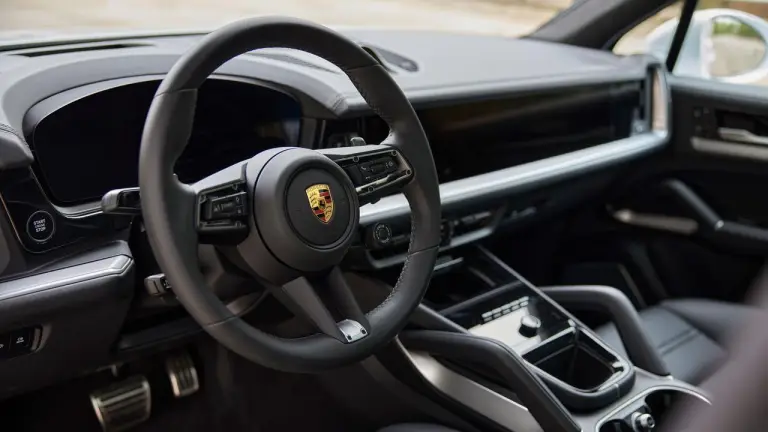 Porsche Cayenne Turbo E-Hybrid 2024 - 26