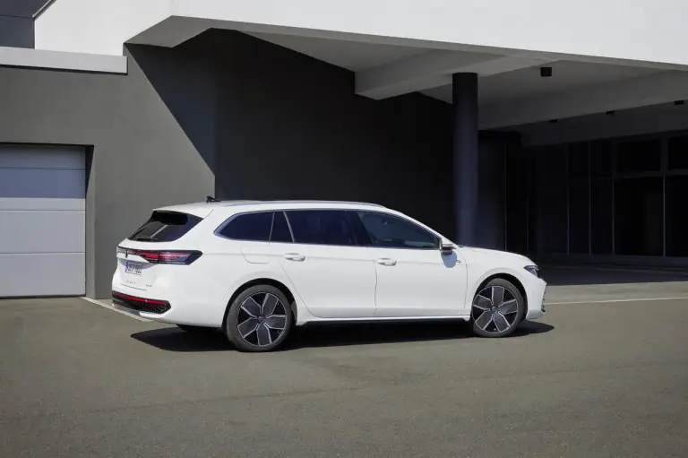 Volkswagen Passat Variant 2024 - 12