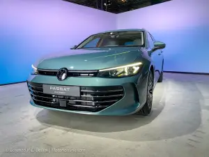 Volkswagen Passat Variant 2024 - Foto dal vivo - 4