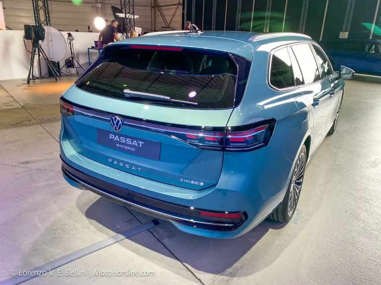 Volkswagen Passat Variant 2024 - Foto dal vivo - 18