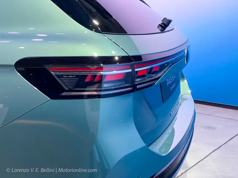 Volkswagen Passat Variant 2024 - Foto dal vivo - 9