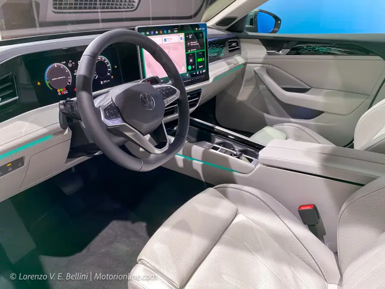 Volkswagen Passat Variant 2024 - Foto dal vivo - 13