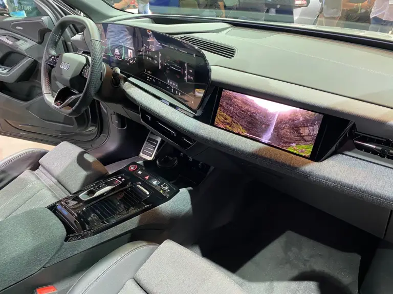 Audi Q6 e-tron prototype - Salone di Monaco 2023 - 4