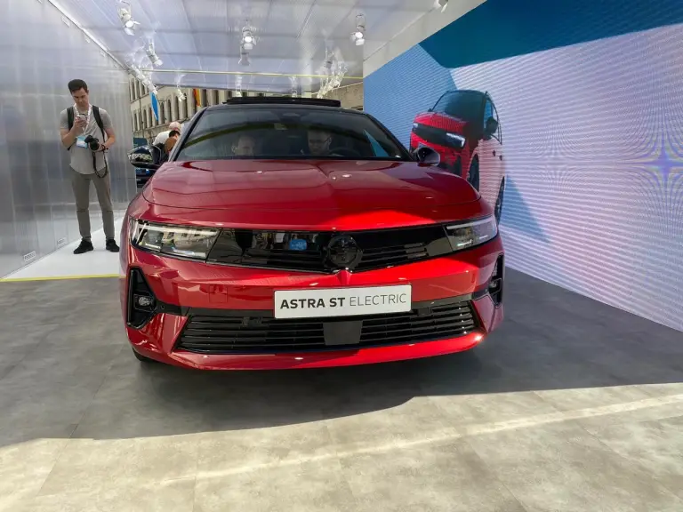Opel Astra Sports Tourer Electric - Salone di Monaco 2023 - 1