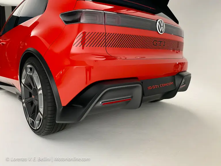 Volkswagen ID. GTI Concept - Foto dal vivo - 22