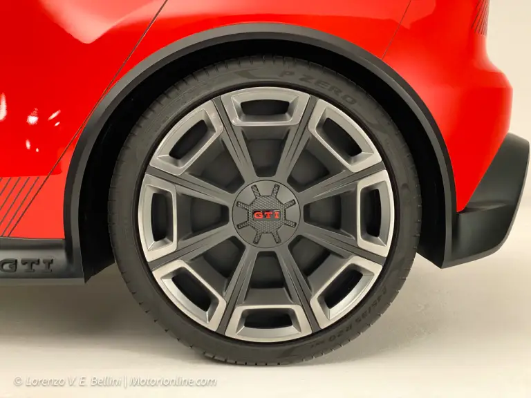 Volkswagen ID. GTI Concept - Foto dal vivo - 20