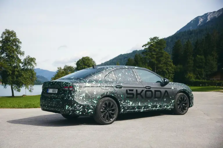 Skoda Superb 2024 berlina - 22