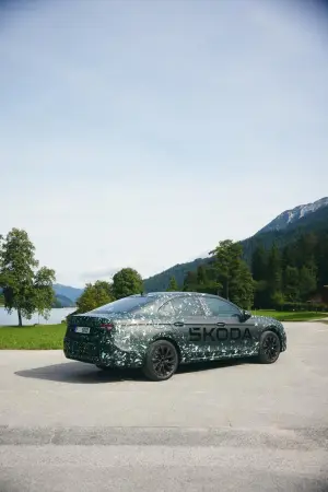 Skoda Superb 2024 berlina - 21