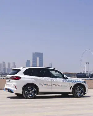 BMW iX5 Hydrogen test Medio Oriente