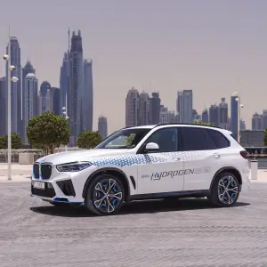 BMW iX5 Hydrogen test Medio Oriente