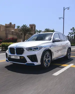 BMW iX5 Hydrogen test Medio Oriente - 40