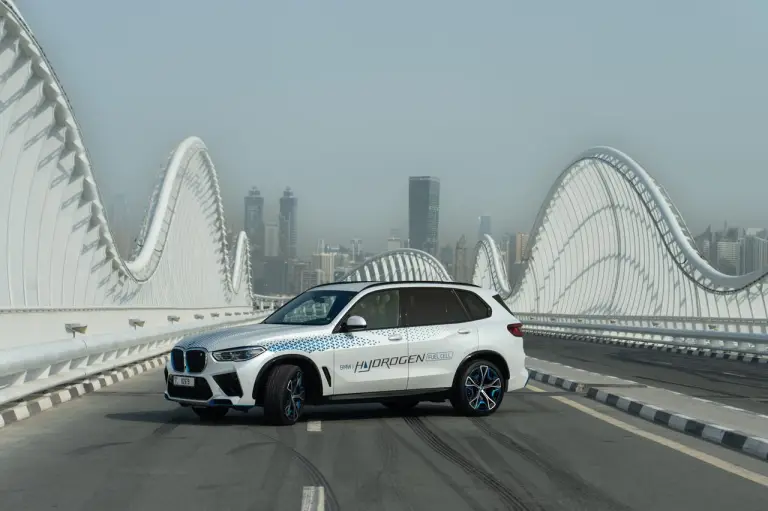 BMW iX5 Hydrogen test Medio Oriente - 16