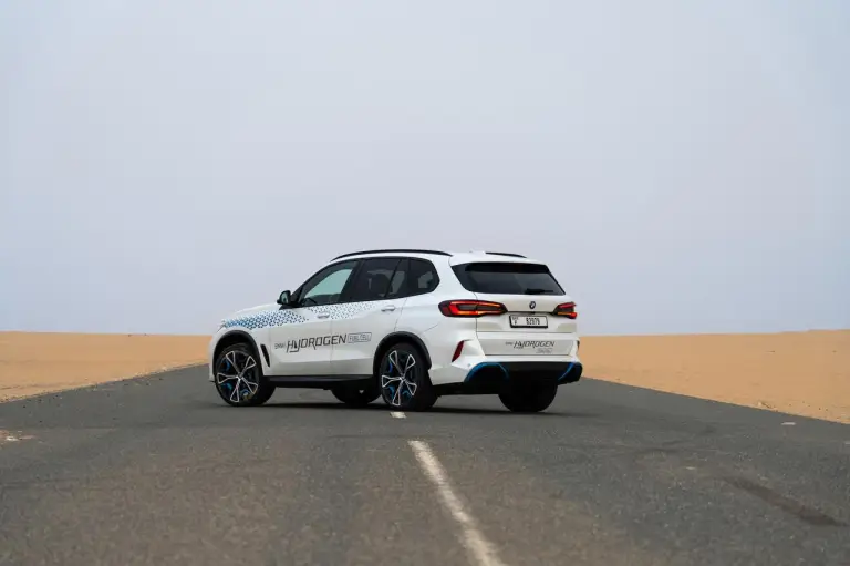 BMW iX5 Hydrogen test Medio Oriente - 29