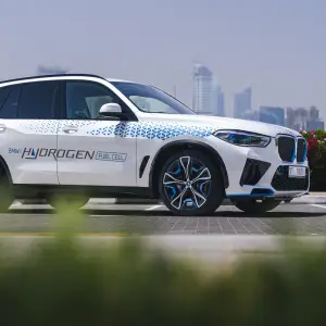 BMW iX5 Hydrogen test Medio Oriente