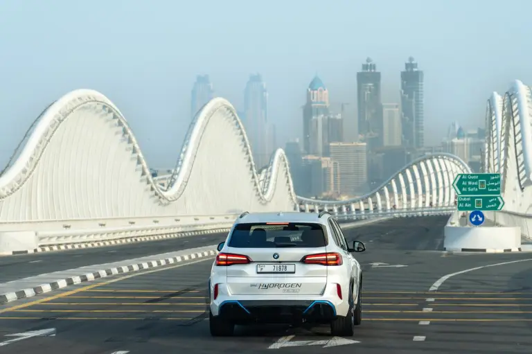 BMW iX5 Hydrogen test Medio Oriente - 4