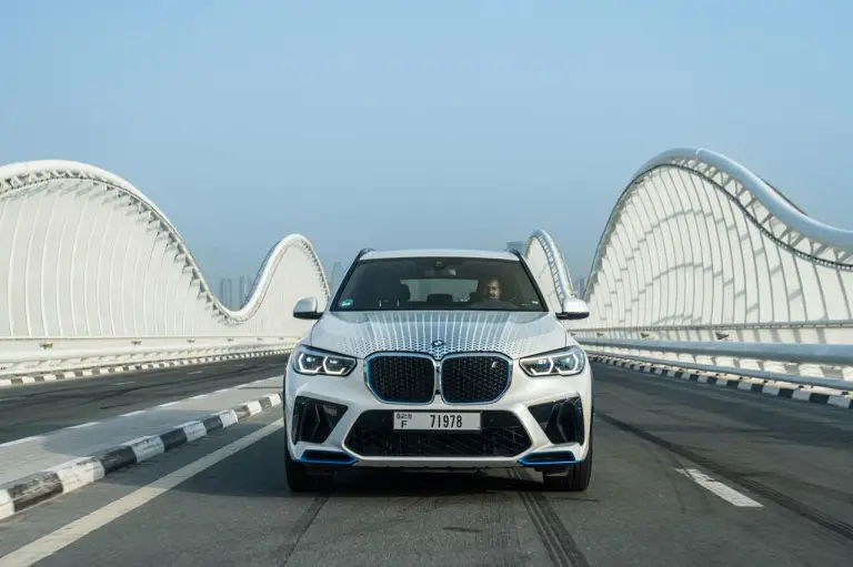 BMW iX5 Hydrogen test Medio Oriente - 3
