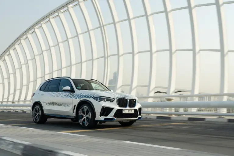 BMW iX5 Hydrogen test Medio Oriente - 11