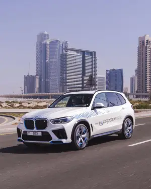 BMW iX5 Hydrogen test Medio Oriente