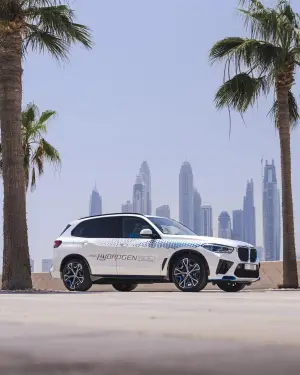 BMW iX5 Hydrogen test Medio Oriente