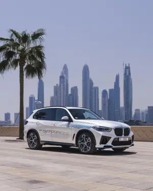 BMW iX5 Hydrogen test Medio Oriente