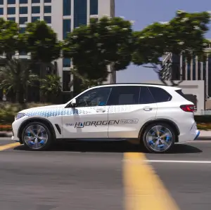 BMW iX5 Hydrogen test Medio Oriente