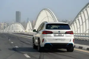 BMW iX5 Hydrogen test Medio Oriente