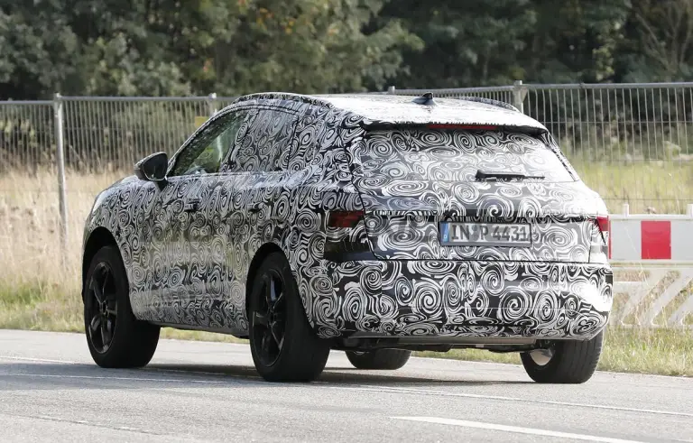 Audi Q3 2025 - Foto spia 12-09-2023 - 10