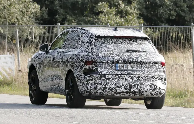 Audi Q3 2025 - Foto spia 12-09-2023 - 13