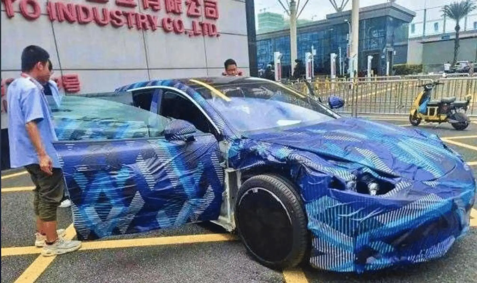 Denza coupe elettrica prototipo - Foto Spia - 2
