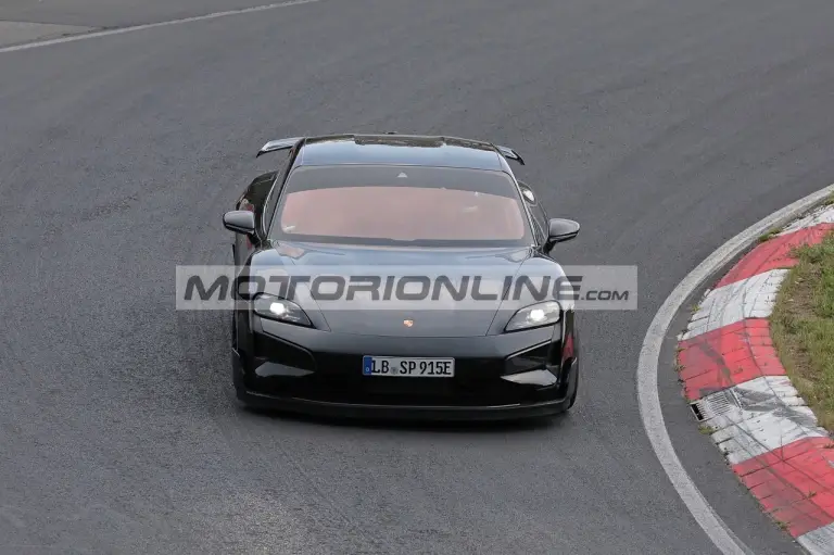 Porsche Taycan GT - Foto spia 14-9-2023 - 9